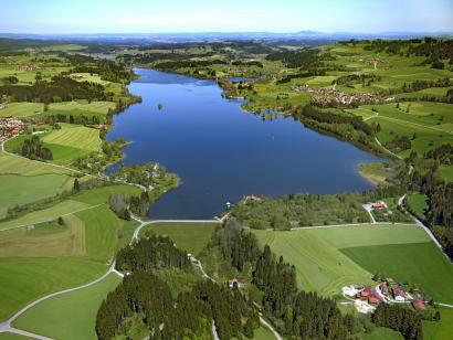 Der Rottachsee mit einer Seefläche von 2,82 km² im Gemeindegebiet von Oy-Mittelberg